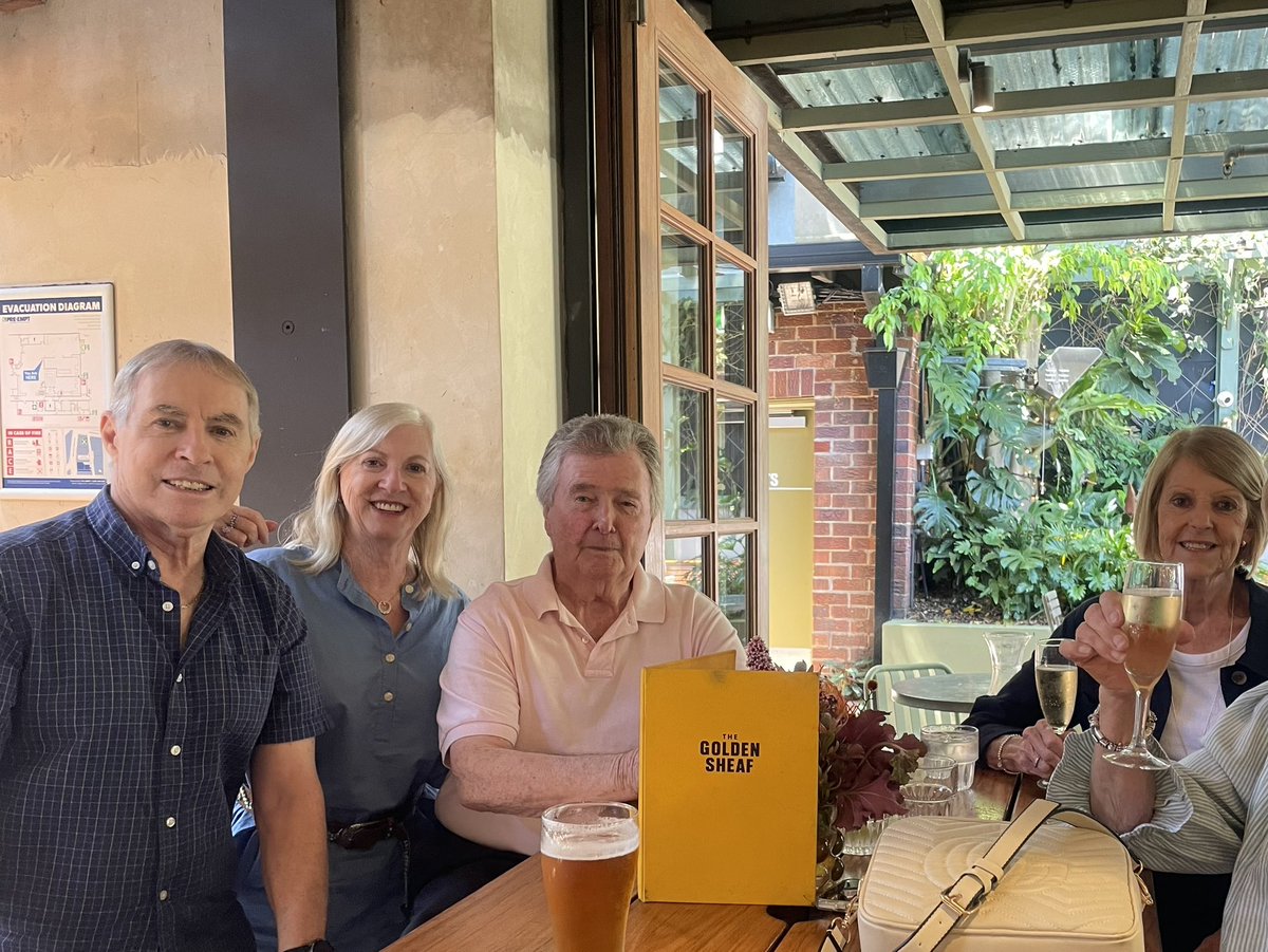 munsieanne's tweet photo. Perfect way to spend a few hours lunching and cooling off - chatting all things racing related.
@TheGoldenSheaf Double Bay.   🍻🍽️🥂
#trainer
#exjournalist 

@tpd_racing https://t.co/mNfUbhVyg0