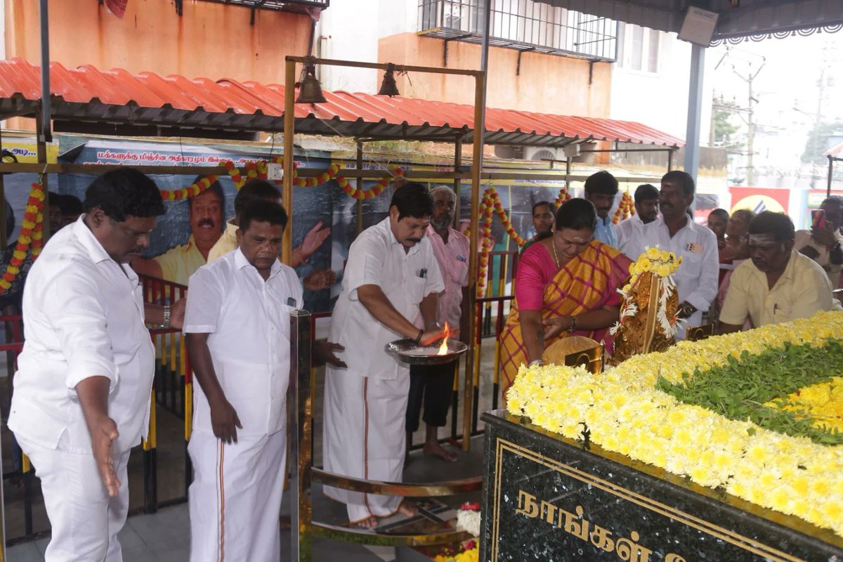 Vijayakanttrust's tweet photo. இயன்றதை செய்வோம் இல்லாதவர்க்கு!
கேப்டன் ஆலயத்தில் சிறப்பு பூஜை மற்றும் அன்னதானம்!
#CaptainAalayam #Captaintemple #vijayakanth #PremalathaVijayakanth https://t.co/8SISrotmYy