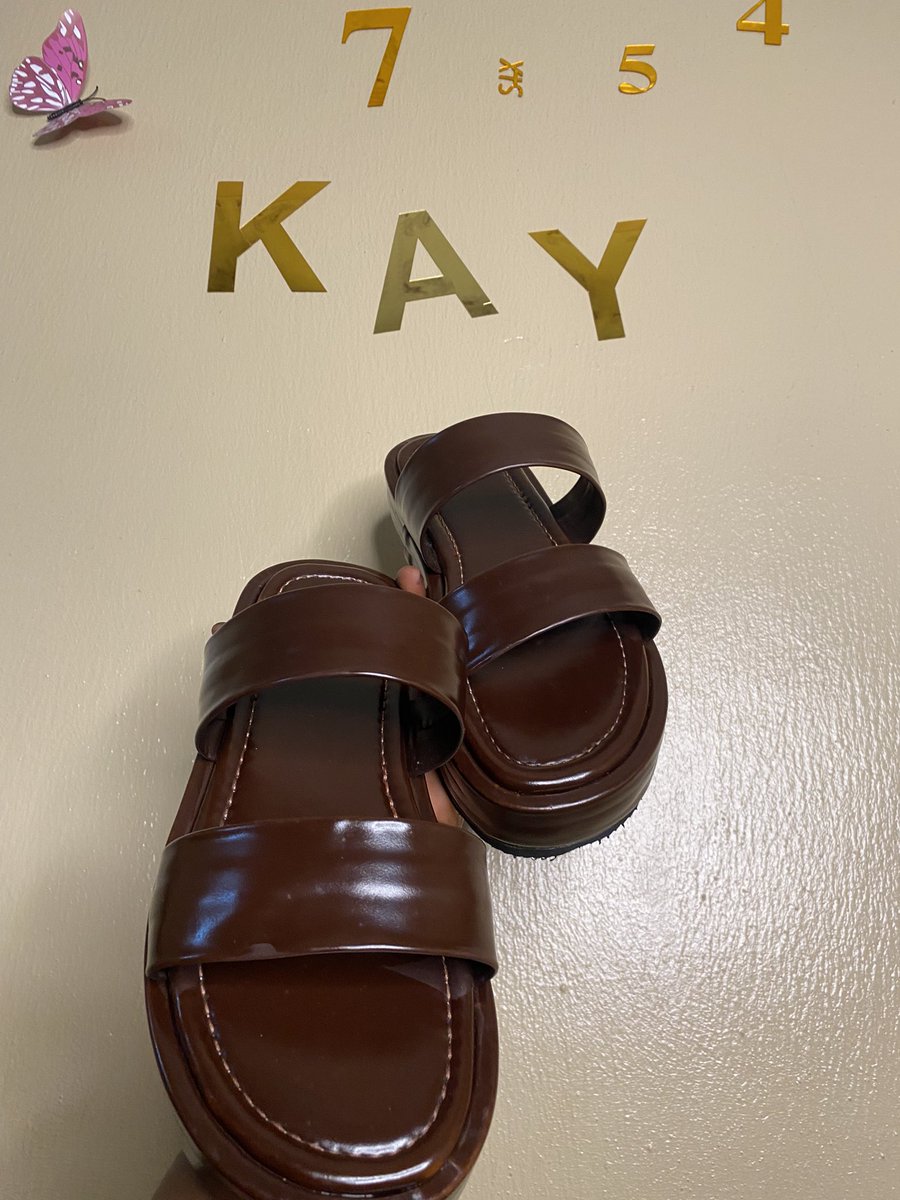 haandmadebykay's tweet photo. The “IRAWO” platform slippers are very elegant, comfortable and absolutely perfect for a nice day at the beach or park. 
Comes in black, brown, white and pink.

Price: 15,000NGN

Platforms can be made higher on request at an extra charge.
@_DammyB_ https://t.co/hdNa4Tuu76