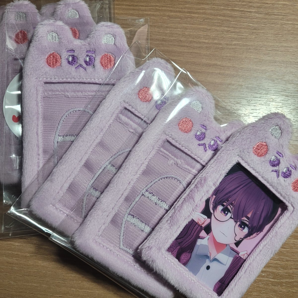 포카홀더 커미션 넣은 포카 홀더 도착!!
생각보다 더 귀엽게 나왔다!!!
5개 넣었는데 서비스로 1개 더 주시고...
기간도 말씀해주신거 보다 1일 더 빨리 제작된...
이것저것 많이 물어보고 해도 하나하나 다 답해주시고...🥲 
최고입니닷...
<a href="/flxffy93/">fluffy (털 포카홀더 제작)</a>