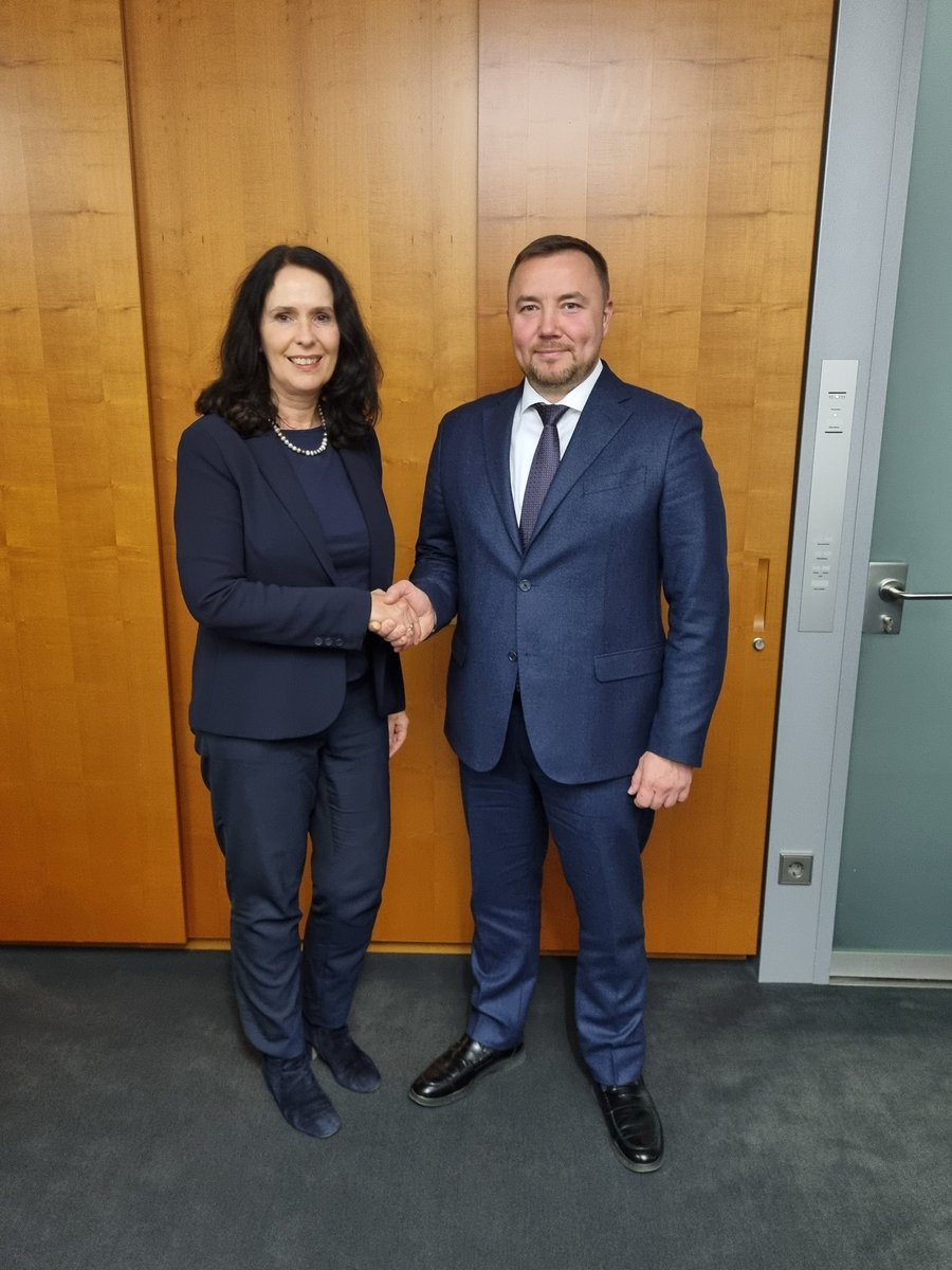 Nando Strüfing (@nastruefing) on Twitter photo Gestern Abend war d. Vorsitzende des Rechtsausschusses d. Parlaments der #Ukraine (<a href="/verkhovna_rada/">Верховна Рада України</a>), <a href="/MaslovDenys/">Denys Maslov</a>, Gast bei <a href="/ElisabethWinke4/">Elisabeth Winkelmeier-Becker</a>. Die Ukraine ist in Sachen Rechtsstaat, Demokratie und Gesetzgebung auf einem sehr guten Weg. Der enge Dialog wird fortgesetzt. #Bundestag Gestern Abend war d. Vorsitzende des Rechtsausschusses d. Parlaments der #Ukraine (<a href="/verkhovna_rada/">Верховна Рада України</a>), <a href="/MaslovDenys/">Denys Maslov</a>, Gast bei <a href="/ElisabethWinke4/">Elisabeth Winkelmeier-Becker</a>. Die Ukraine ist in Sachen Rechtsstaat, Demokratie und Gesetzgebung auf einem sehr guten Weg. Der enge Dialog wird fortgesetzt. #Bundestag