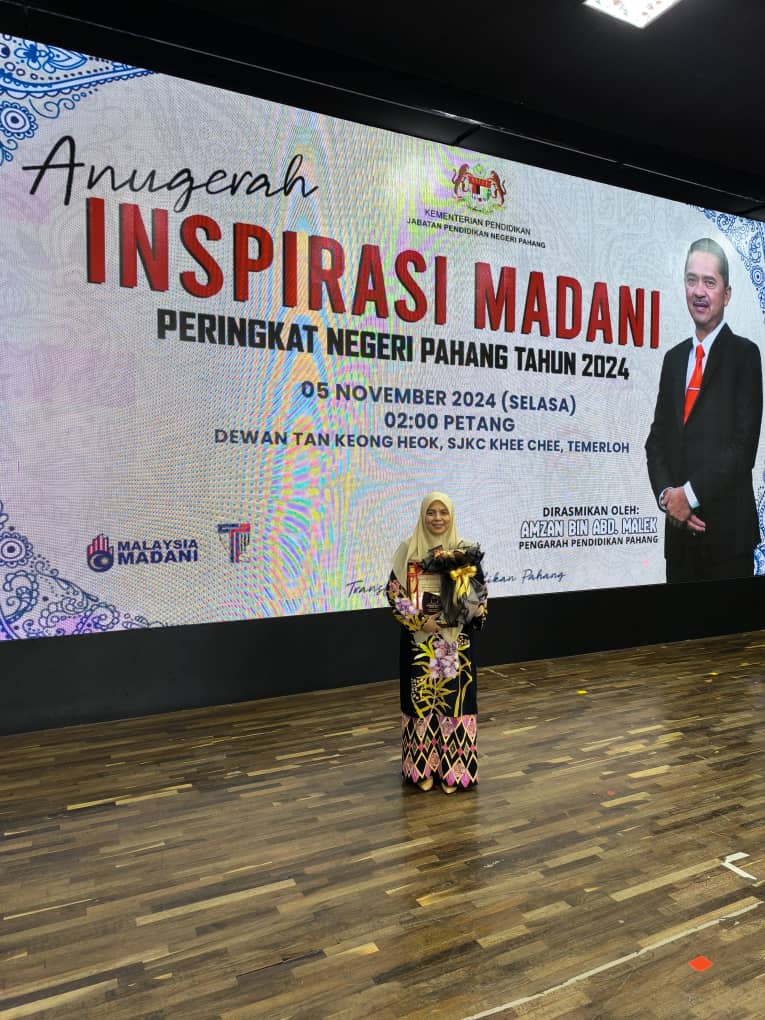 YayasanPahang's tweet photo. 5 November, Temerloh - Tahniah diucapkan kepada Cikgu Nurul Farhah  Hamidi, guru Maahad Tahfiz Negeri Pahang (MTNP) yang telah menerima Anugerah Inspirasi Madani Peringkat Negeri Pahang 2024. 

#yp4u #yayasanpahang #mtnp #jpnp #anugerahinspirasimadani2024 https://t.co/OwzWLZ217I