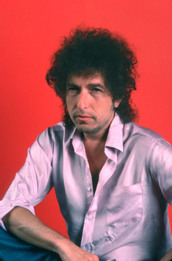 Bob Dylan poses in a shiny shirt, 1985. 📸: Gunther. #BobDylan #Dylan