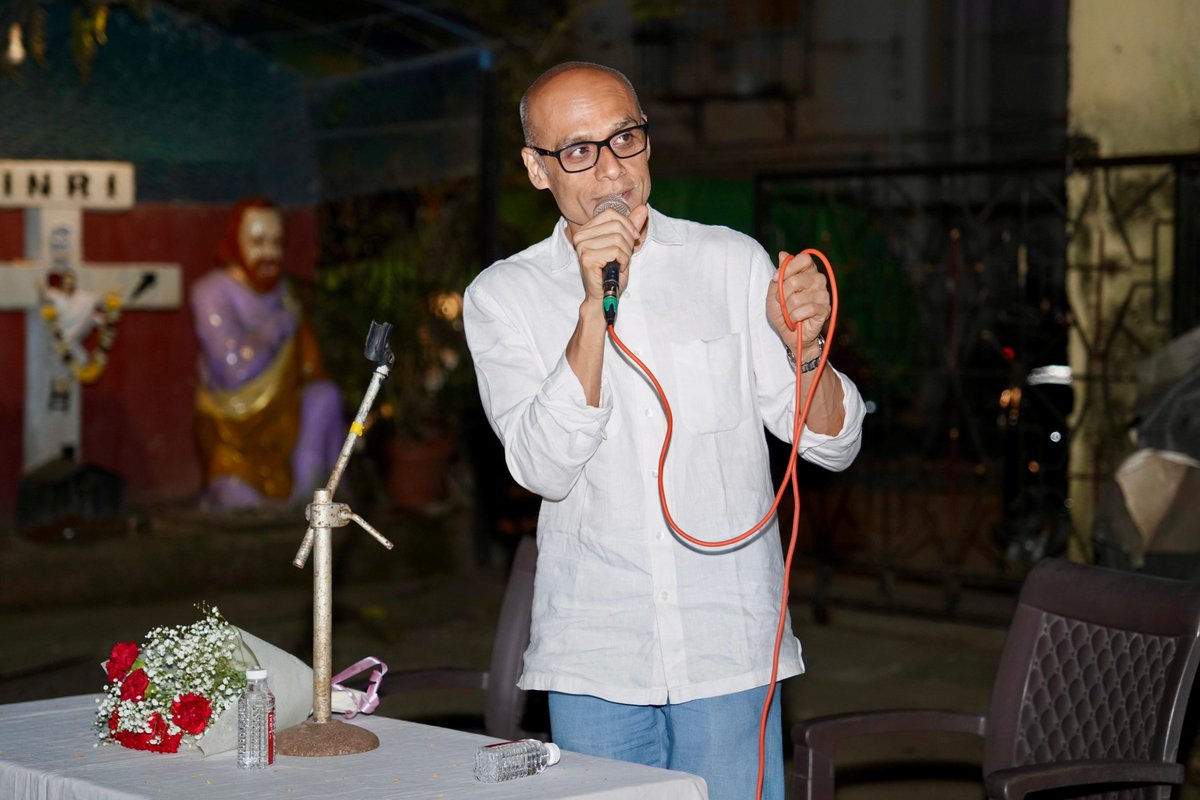 Asif_Zakaria's tweet photo. १७७- वांद्रे पश्चिम विधानसभा मतदारसंघ - कॉर्नर मीटिंग | लुईस फर्नांडिस कंपाऊंड, रिझवी कॉम्प्लेक्स.

जनतेशी संवाद हाच आमचा प्राधान्यक्रम

सभांमध्ये फक्त पोकळ भाषणं देणे हा आमचा अजेंडा कधीच नव्हता. उलट लोकांशी चर्चा करणे, त्यांच्याशी संवाद साधणे हेच आमचं खरं प्राधान्य आहे. त्यामुळेच मला या जनतेकडून एवढं प्रेम मिळतंय. आपल्या सर्वांच्या आशीर्वादाने १७७-वांद्रे पश्चिम विधानसभा मतदारसंघात परिवर्तन नक्की होणार आहे.

177- Vandre West Assembly Constituency Corner Meeting | Luis Fernandes Compound, Rizvi complex. 

Connecting with the People: Our Priority

Our priority has always been to connect with people and engage in meaningful dialogue, not to deliver empty speeches. Listening to the people and understanding their concerns is our true focus, which is why I receive such immense support from my community. With everyone’s blessings, change is certain in the 177-Vandre West Assembly Constituency.

#यंदा_पंजा #vandre  #MaharashrtaElection2024 #AssemblyElections2024 #congress #mva #inc_india #rahulgandhi #voteforchange #peoplesparty #congressparty #youthcongress #shivsenauddhavbalasahebthackeray