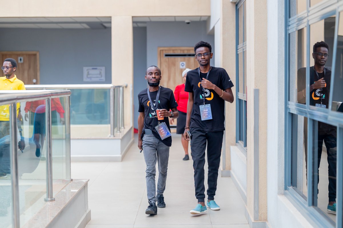 droidconke's tweet image. Caption this if you&apos;re at #dcke24 and #FlutterconKe.

Person with the best caption wins a t-shirt👕👕

@googleafrica