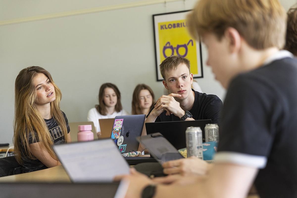 Gymnasielærerne (GL) (@gymlaererne) on Twitter photo Så nej, <a href="/RLundNielsen/">Rasmus Lund-Nielsen (M)</a>, et skærpet karakterkrav på 6 er ikke en objektiv og retfærdig optagelsesmetode, som Moderaterne skal spænde gymnasielærerne for, skriver <a href="/GLformand/">Tomas Kepler</a>. gl.org/nyt/Sider/Mode… #uddpol #dkpol Så nej, <a href="/RLundNielsen/">Rasmus Lund-Nielsen (M)</a>, et skærpet karakterkrav på 6 er ikke en objektiv og retfærdig optagelsesmetode, som Moderaterne skal spænde gymnasielærerne for, skriver <a href="/GLformand/">Tomas Kepler</a>. gl.org/nyt/Sider/Mode… #uddpol #dkpol