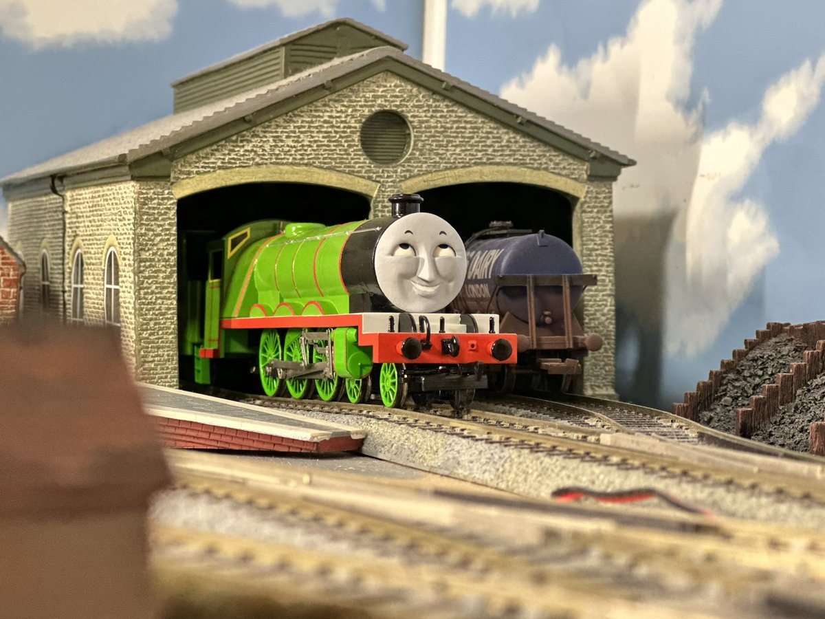 Old Shape Henry (OO gauge) 旧釜ヘンリーが完成しました。 以後は貨客