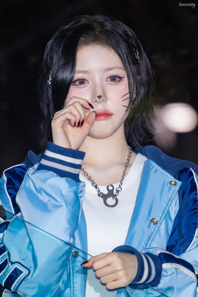S23renity's tweet photo. 241105 HQs

😿😿😿

#정혜린 #HyeRin #트리플에스 #tripleS https://t.co/LJG4b4cS8q