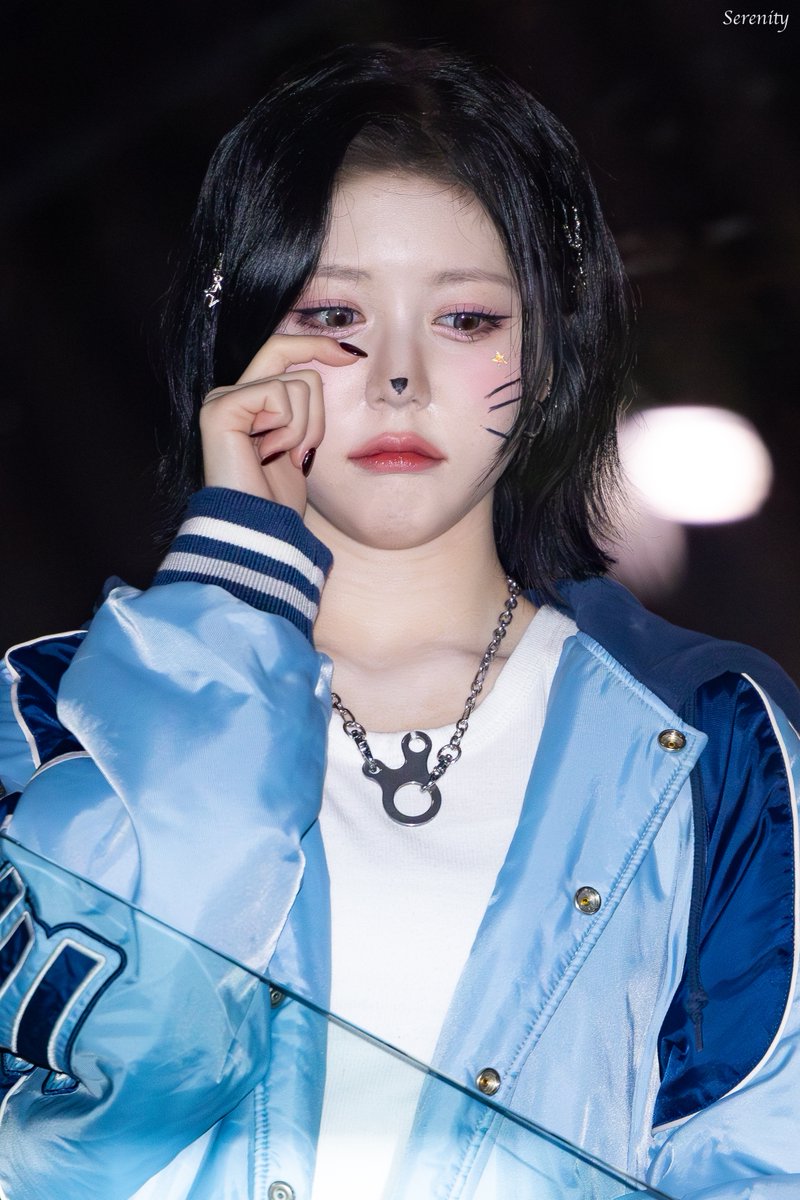 S23renity's tweet photo. 241105 HQs

😿😿😿

#정혜린 #HyeRin #트리플에스 #tripleS https://t.co/LJG4b4cS8q