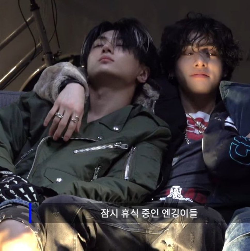 jaeyunconnect's tweet photo. they bicker a lot but jake is definitely jay’s comfort person that he could sleep peacefully on jake’s shoulder 🥹 https://t.co/wKDSxURgFq