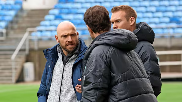 azwazsport's tweet photo. Stephan #Lerch vorm Wiedersehen mit den @VfL_Frauen: „Werde den Geruch von Rasen irgendwann vermissen.“ #Hoffenheim
⚽️➡️https://t.co/Ef89CEgMFt https://t.co/P0oaZs5eXs