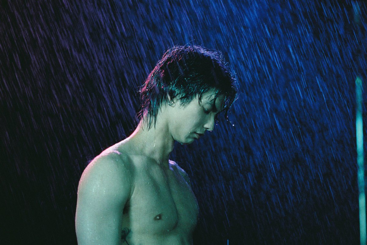 ElleMenThailand's tweet photo. #ELLEMENNEWRelease เพลงใหม่ล่าสุด Long Showers ของ ‘BRIGHT’ ที่ครั้งนี้เขาใส่ตัวตนลงไปในเพลงใหม่ เกินร้อยกับการทำงานบนเส้นทางสายดนตรี รวมทังดึงซุปตาร์ ‘Liza Soberano’ มาร่วมเล่น MV ถ่ายทอดความสัมพันธ์ที่จบแบบเจ็บปวด

#LongShowers
#bbrightvc
#Cloud9Ent
#88rising https://t.co/1XYcnfJNTK