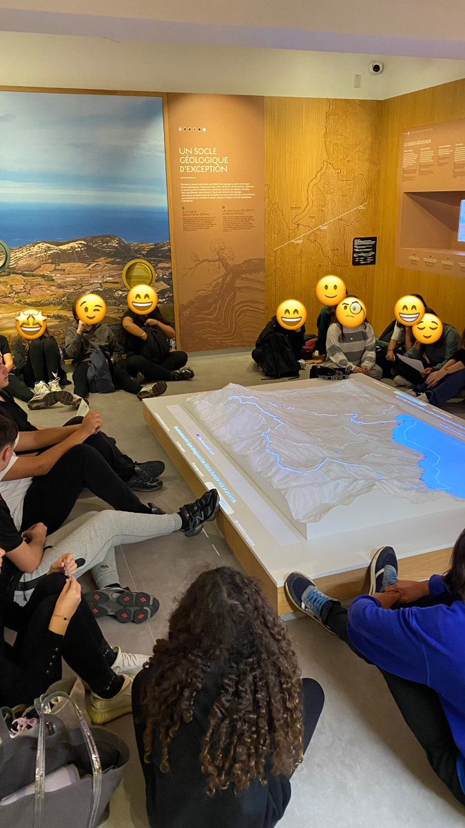 GSFConcaDOru's tweet photo. Animation scolaire, visite de la Maison du Grand Site de France.

Ce mercredi 6 novembre, le Grand Site de France Conca d’Oru, vignoble de Patrimonio – golfe de Saint Florent a eu le plaisir d’accueillir à la Maison du Grand Site une classe de 3e du collège de Biguglia. https://t.co/CLlX2PPDbv