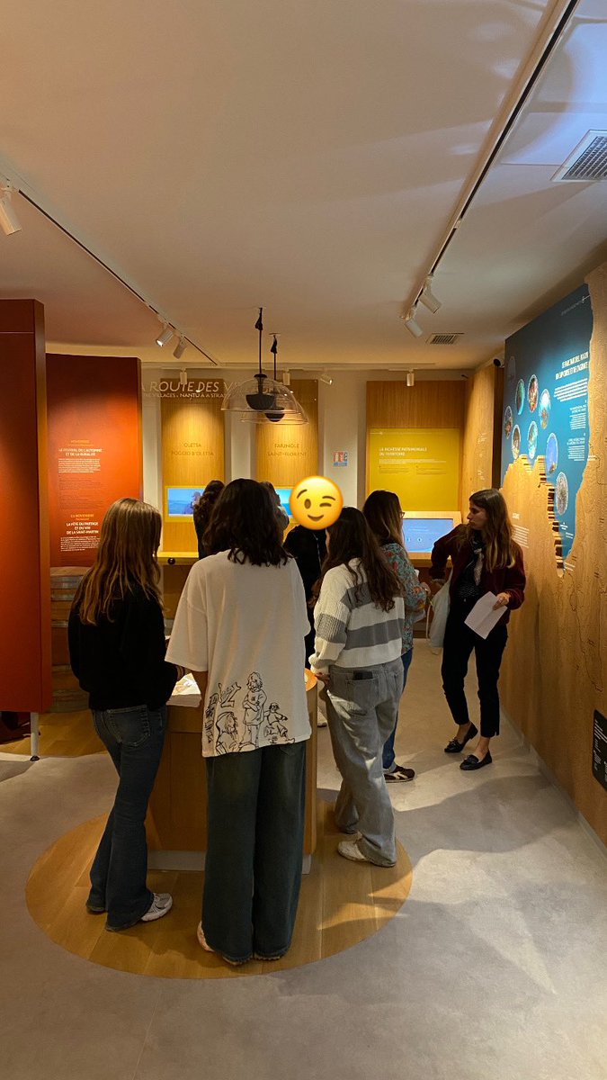 GSFConcaDOru's tweet photo. Animation scolaire, visite de la Maison du Grand Site de France.

Ce mercredi 6 novembre, le Grand Site de France Conca d’Oru, vignoble de Patrimonio – golfe de Saint Florent a eu le plaisir d’accueillir à la Maison du Grand Site une classe de 3e du collège de Biguglia. https://t.co/CLlX2PPDbv