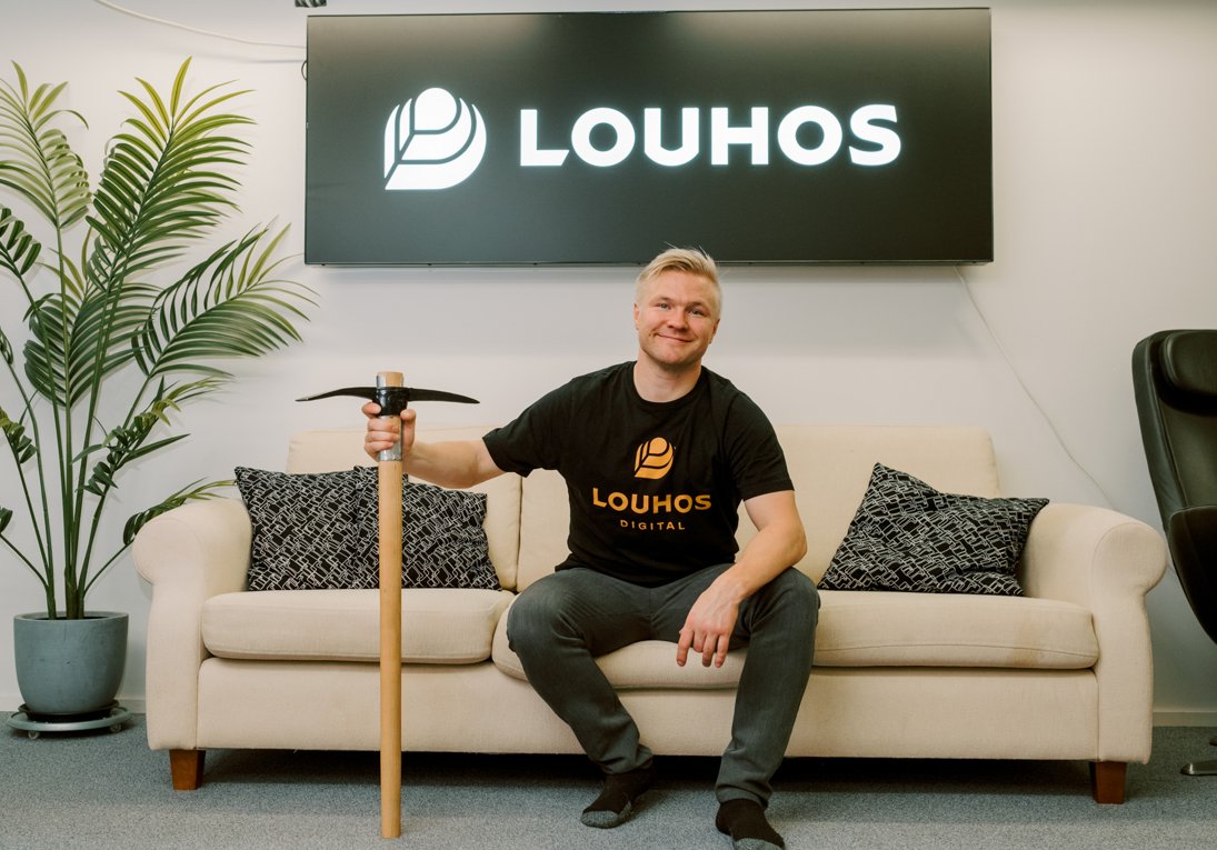 Kalle Mäkinen on Louhoksen uusi myyntijohtaja. 🤝

Mäkinen on myös kokenut erotuomari. Hän teki kaudella 2024 upean tempun viheltämällä matseja yhdeksällä eri sarjatasolla – Seiskasta Veikkausliigaan. ⚽️

UUTINEN: louhosdigital.fi/blogi/kalle-ma…

#myynti #markkinointi #veikkausliiga