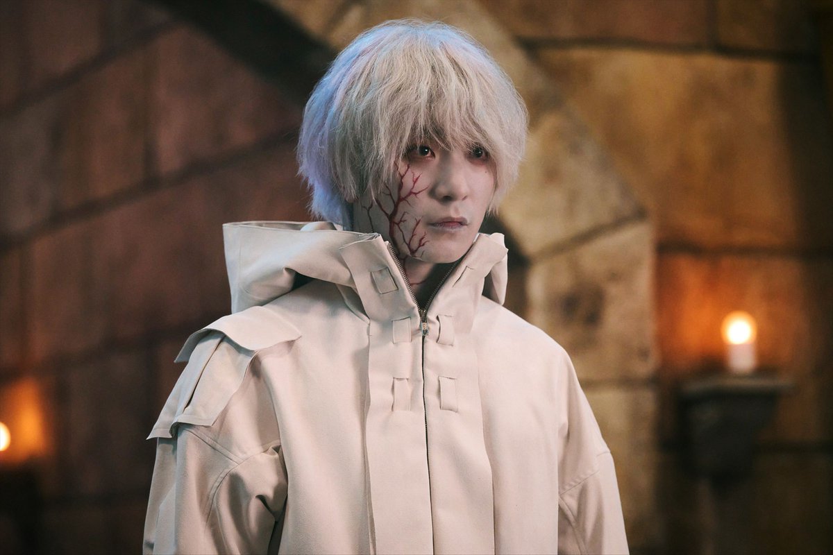 oricon's tweet photo. 映画『はたらく細胞』細胞たちの"敵"集結💥
片岡愛之助・新納慎也・小沢真珠・Fukase

"???"役・Fukaseへのオファー理由は…
別作品での"殺人鬼"役演技のすばらしさ✨
https://t.co/EnlUYDL67K

もはや別人❗本格メイク＆衣装に注目
https://t.co/N0NGm3ESo7

#映画はたらく細胞 https://t.co/XMK4jGONen