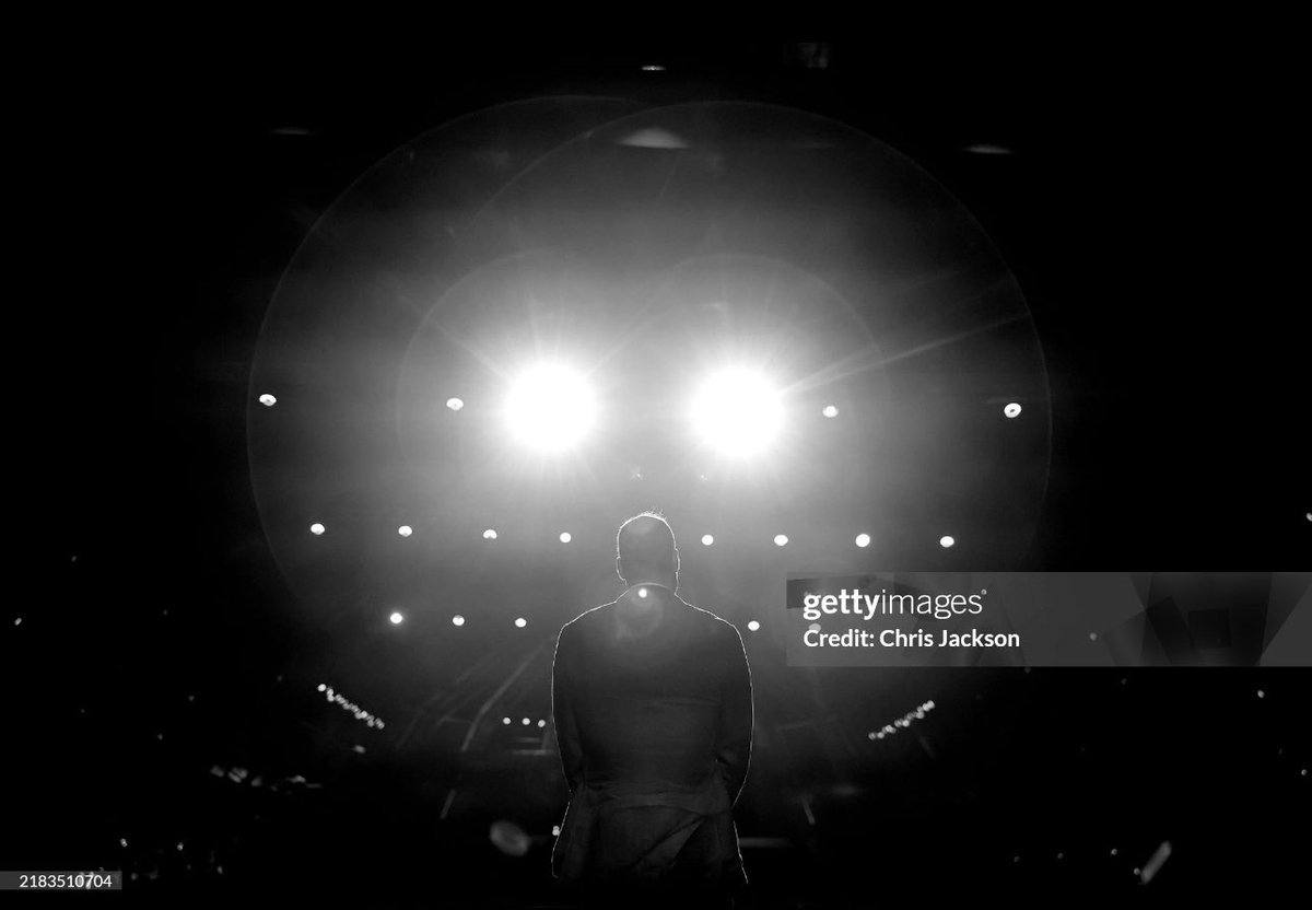 ChrisJack_Getty's tweet photo. Special to capture these behind the scenes moments at my fourth @earthshotprize in Cape Town. It’s clear how much it means to him and to see first hand the passion that he shares with so many of the finalists for innovative solutions to the challenges we face is a real privilege https://t.co/vgo785YQ1r