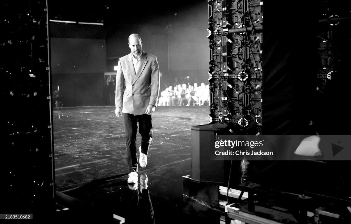 ChrisJack_Getty's tweet photo. Special to capture these behind the scenes moments at my fourth @earthshotprize in Cape Town. It’s clear how much it means to him and to see first hand the passion that he shares with so many of the finalists for innovative solutions to the challenges we face is a real privilege https://t.co/vgo785YQ1r