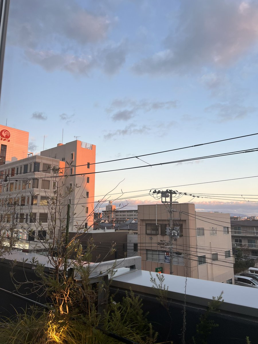 WW_kohochan's tweet photo. オフィスから見える秋の夕暮れ🌇 https://t.co/gLqBFI47pU