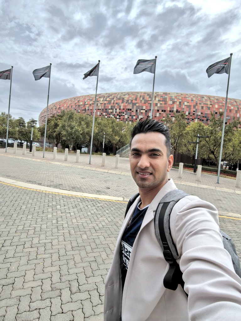 sahil_e_'s tweet photo. "I just arrived" 😝😅 🏟

#fnb #stadiummanagementsa #ceosinsport #businessoffootball https://t.co/ORsigRo6Ha