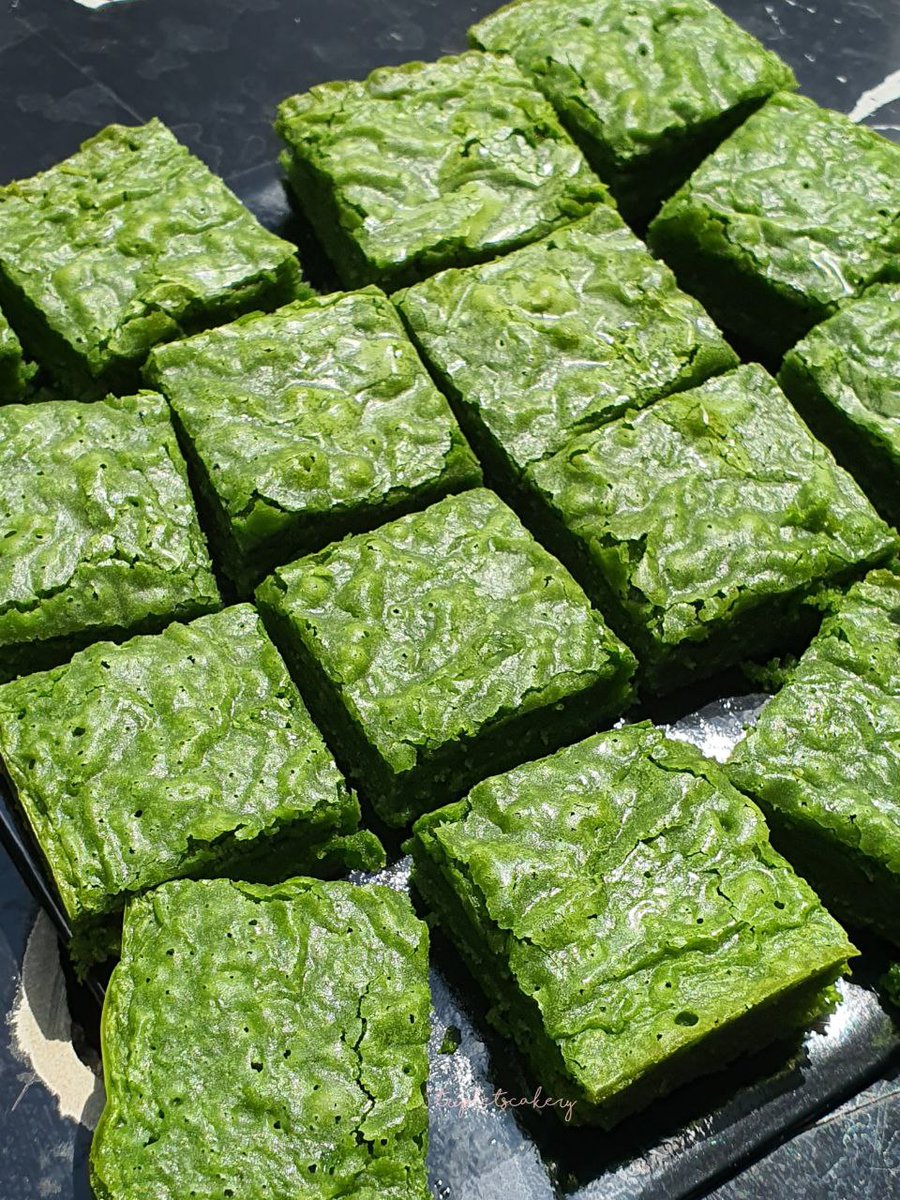Kiselwitxh_'s tweet photo. Kalau matcha brownies kita boleh post, korang nak tak? https://t.co/Y4tcsyLeil
