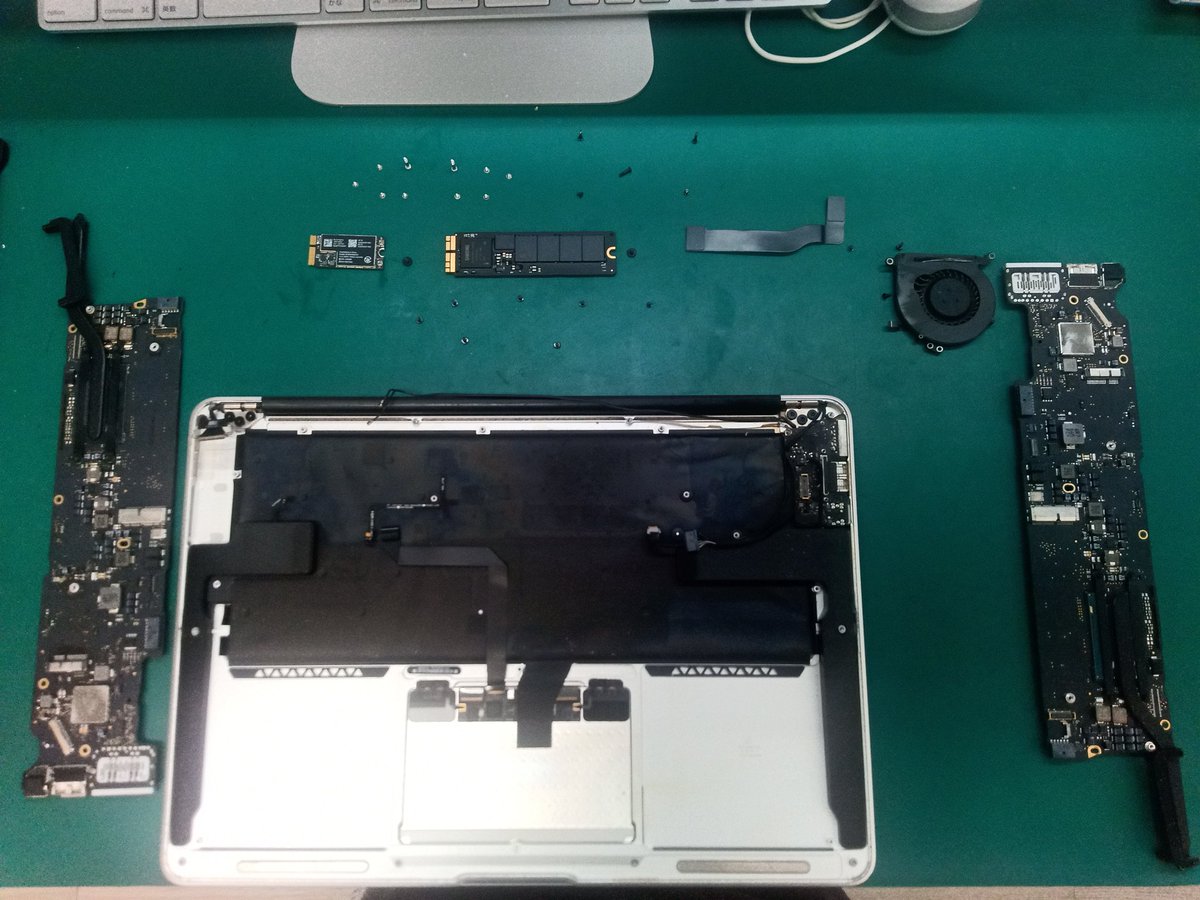 MaclabM's tweet photo. 作業一部の紹介となります。
MacBookAir 13inch 2017のロジックボード交換になります。
使用途中に電源が落ちてしまう症状の為、ご依頼頂きました。
Macの不具合等の際は、ご相談下さいませ。
＃Mac修理　＃MacRepair https://t.co/vK2OTRHlLM