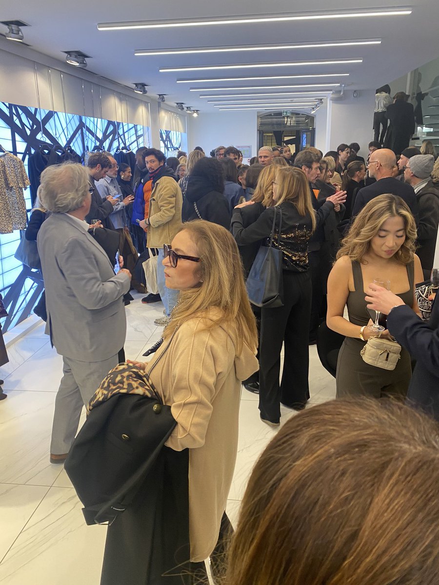 Moifemmesparis tweet media