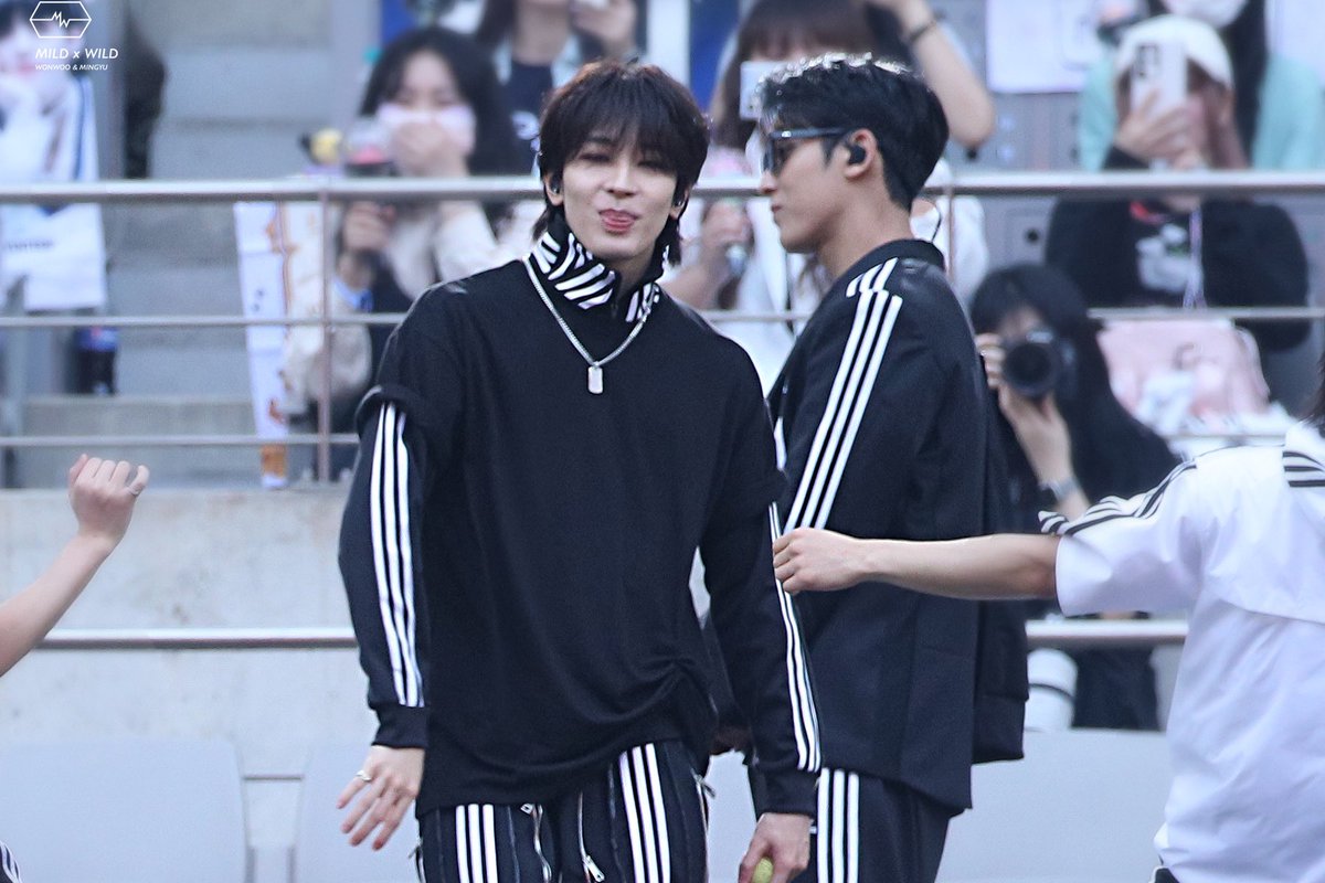 mildxwild's tweet photo. 🤜🏻🤛🏽😝 https://t.co/vKCrsVl7Xq