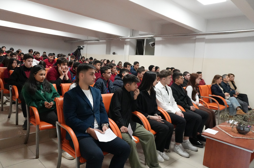 “GENÇ GİRİŞİMCİ AHİLER” projesi kapsamında Muhasebe Finansman, Pazarlama Perakende, Radyo Televizyon, Halkla İlişkiler ve Bilişim Teknolojileri Alanlarında öğrenim gören 16 öğrencemizin ortaklığında kurulan BEKA Ticaret A.Ş. Şirketinin Genel Kurul toplantısı yapıldı. <a href="/tcmeb/">Millî Eğitim Bakanlığı</a>