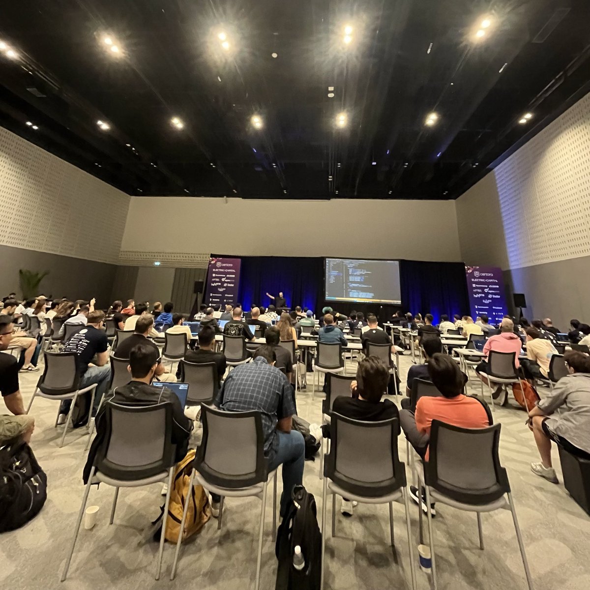 rv_inc's tweet photo. 🎤 @RaoulSaffron’s Simbolik workshop at @summit_defi https://t.co/A34qZC3S43