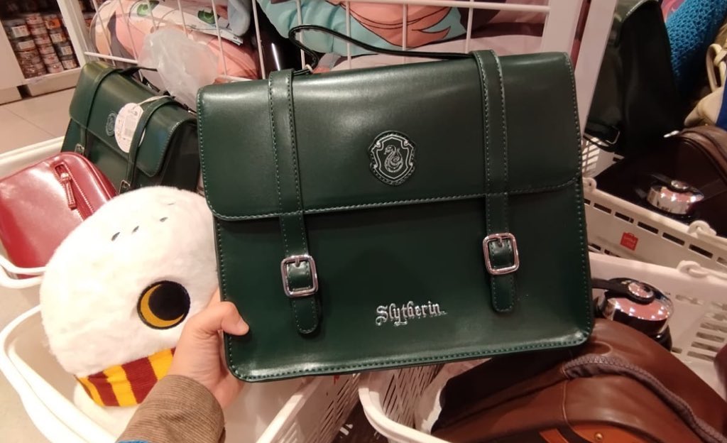 melwangja's tweet photo. Dijual Backpack Slytherin harga 320rb boleh nego
Masih baru, belum pernah di pake
Minat komen ya #HarryPotterxMiniso #harrypotterxminiso #harrypotter #miniso https://t.co/sdouSvXQLU