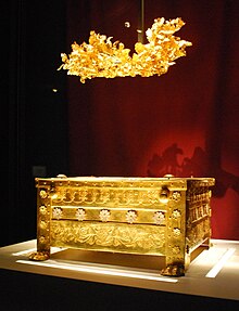 mariobianchi18's tweet photo. L'#8novembre 1977 l'archeologo greco Manolis Andronikos scopre la tomba di #FilippoII, re macedone del IV secolo a.C. padre di Alessandro Magno. Il ritrovamento è nel paesino di Vergina, Macedonia centrale, e porta alla luce un tesoro di conoscenze senza pari sulla storia greca. https://t.co/97TIkWaCql