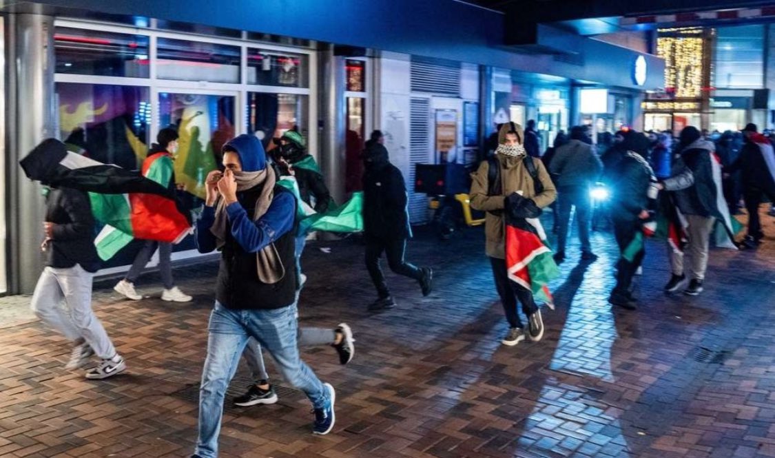 El pogromo de Ámsterdam

- Los israelíes fueron emboscados
- Varios están desaparecidos
- La gente fue arrojada al río.
- Varios incidentes de personas atropelladas por vehículos
- Los atacantes tenían cuchillos y bates de béisbol.
- Pasaportes robados y publicados en internet
-