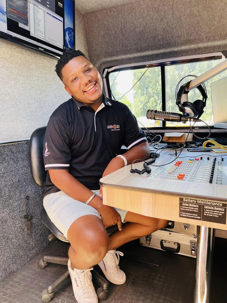 ukhozi_fm's tweet photo. Ukhozi FM Top 20 noMandla @njinjiwami Magwaza kusukela ngo-12h00-15h00.
#UkhoziFMTop20 #UkhoziFM #30YearsOfDemocracy #UkhoziFM64 #NyusiVolumeNoKhoziFM #Jabuluzibheke https://t.co/F4HCHvxSgF