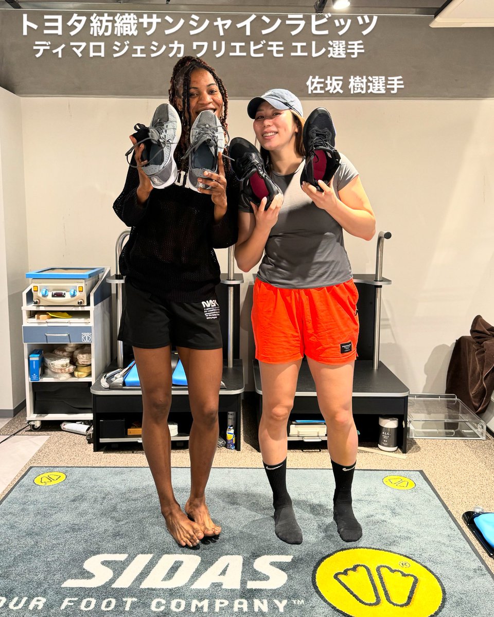 footit3's tweet photo. 女子バスケットボール　
Wリーグ トヨタ紡織サンシャインラビッツ　佐坂 樹選手、
ディマロ ジェシカ ワリエビモ エレ選手。

新しいバッシュに合わせてオーダーメイドインソールを作成。

#podiatech 
#basketball 
#サンシャインラビッツ
#ディマロジェシカワリエビモ エレ 
#佐坂樹 https://t.co/XEJ3N3nmBf