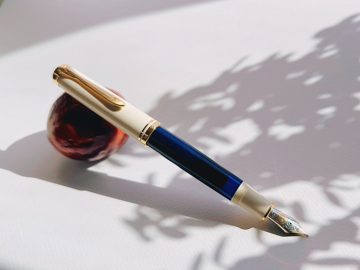 sinhancorp's tweet photo. 펠리칸의 2024년 스페셜 에디션 M800 크림블루 Cream Blue 만년필입니다. 미드나잇블루 배럴과 고운 크림톤의 조합이 시선을 집중시킵니다. 중결링과 클립은 고광택 금장 트림으로 조화를 이룹니다. 18k 금닙이며 EF, F, M, B로 출시 됩니다.
11월 중순 출시 예정으로 현재 제품 검수중에 있습니다. https://t.co/KXerjXaFYN