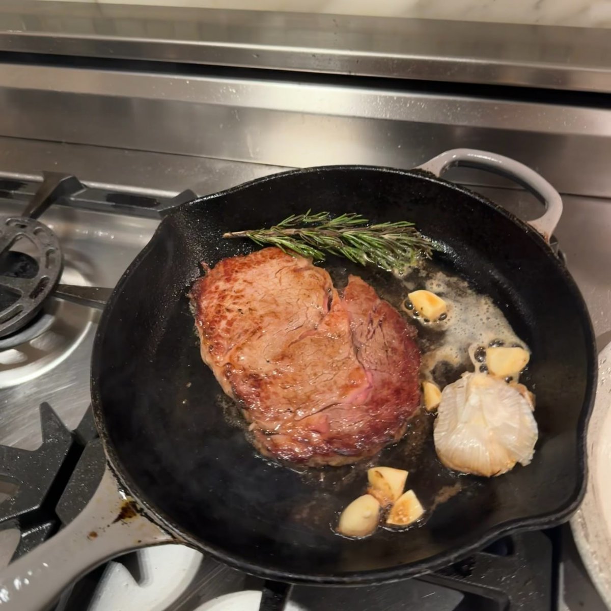 pershing___'s tweet image. I fried steak at home this afternoon