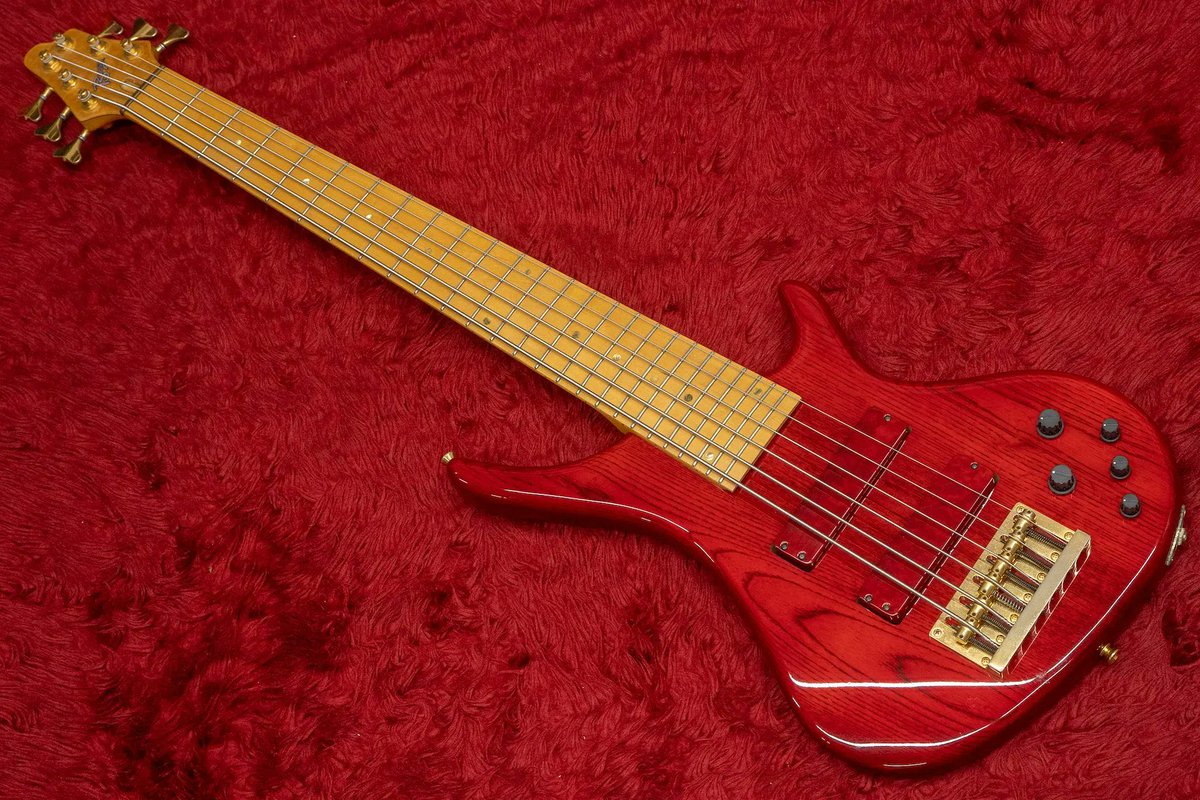 Real Bossa DesignのOB、5弦と6弦が揃っています！珍しい！
