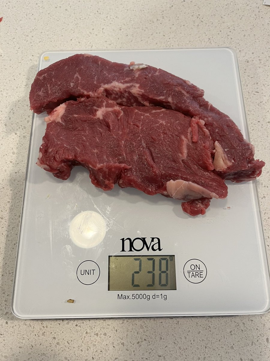 GB_Talking's tweet photo. @woolworths  this is what I got from Woolies.

Not happy at $35 per kg.
 185g of fat 
238 of meat at $35 per kilo.

What are you telling your providers to do.

I do feel so ripped off https://t.co/EbVVWB9d5J
