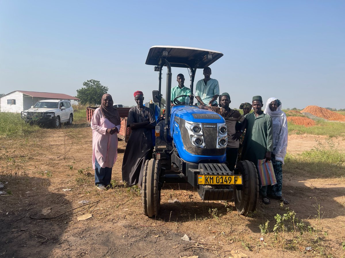 CORAFNews's tweet photo. #HappeningNow: Mission de supervision du projet #GIRAV en Gambie 🇬🇲 (4-12 nov), avec les équipes du @CORAFNews, de la @Banquemondiale, et celle de mise en œuvre du projet.
🎯Evaluer les progrès du projet, visiter des sites clés et faire la remise d'équipements agricoles. https://t.co/577RUUWHVi