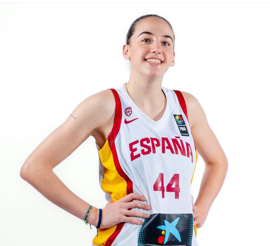 🎉🏀 ¡Felicidades a nuestra socia IYANA MARTÍN CARRIÓN por su debut con la Selección <a href="/BaloncestoESP/">Baloncesto España</a>  Absoluta Femenina! 🇪🇸✨ Su talento brilla en la cancha y estamos orgullosos de ti. ¡A seguir haciendo historia! 💪💖