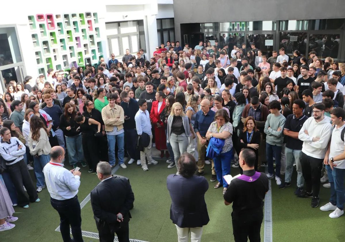 ACdP_Alicante's tweet photo. La @acdp_es y @FundacionCEU rezan juntos por las víctimas de la DANA

Junto a las muestras de solidaridad y el envío de ayuda a las zonas afectadas por la DANA, han querido poner en el centro de su apoyo a los damnificados la herramienta más eficaz de todas: la oración. https://t.co/DkpIS2juRb