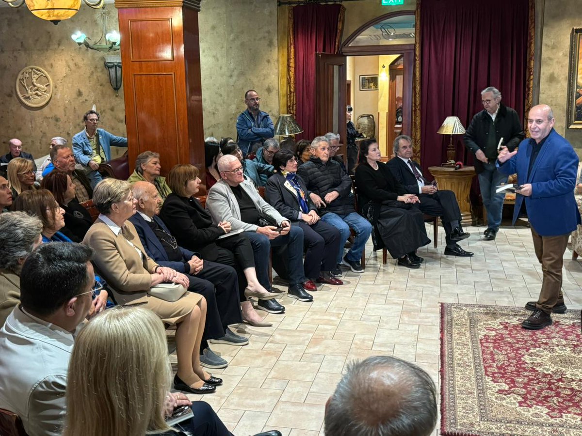 Aleksandercipa's tweet photo. Mjeshtri Mevlan Shanaj,  është artisti që ikën në kohë dhe nëpër të ardhme, si shtergu që e mbart dhe e kërkon syprinën e qashtër të liqenit. Në librin Shanaj është kujtesa për art dhe artistë, e një artisti që e bën dhe e shton jetën, me hijeshinë e një sovranisti në shpirt. https://t.co/BJDDitU3eB