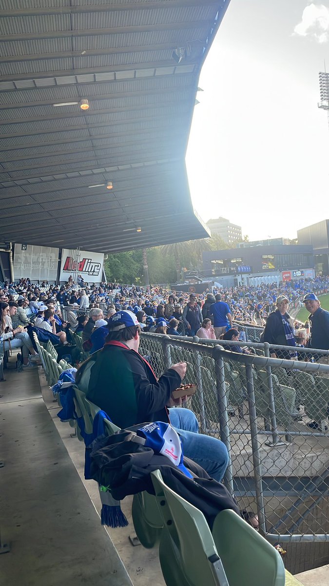JCugnetto's tweet image. Up the Roos! 💙
@NMFCWomens