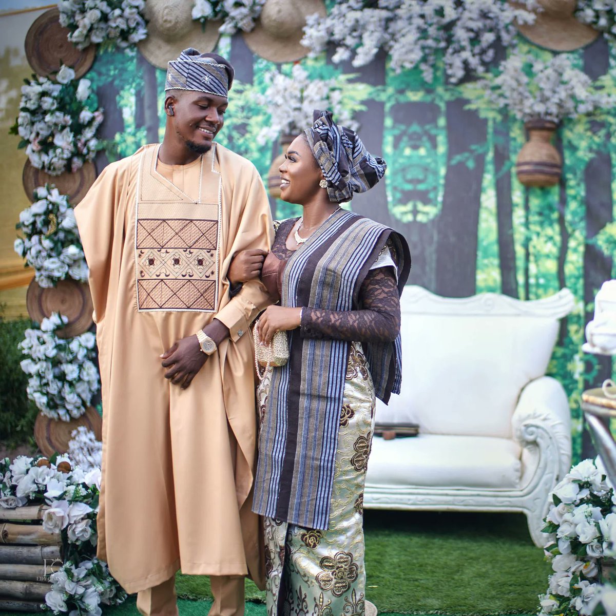 HelenImoleayo's tweet photo. I'm Married to my BELOVED HUSBAND ♥️
.
.
.
#Wedding #holymatrimony #godlyhome #marriagegoals #Octoberweddings #light24 #lightaffairs #lightallround #brown #GOLD #brownndgold #BlessedAndGrateful #oct25th #blessedhome #love https://t.co/X9QIt5518M