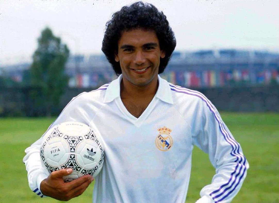 Hugo Sánchez scored 38 La Liga goals in the 1989/90 season for Real Madrid, and all of them came with a first touch finish.