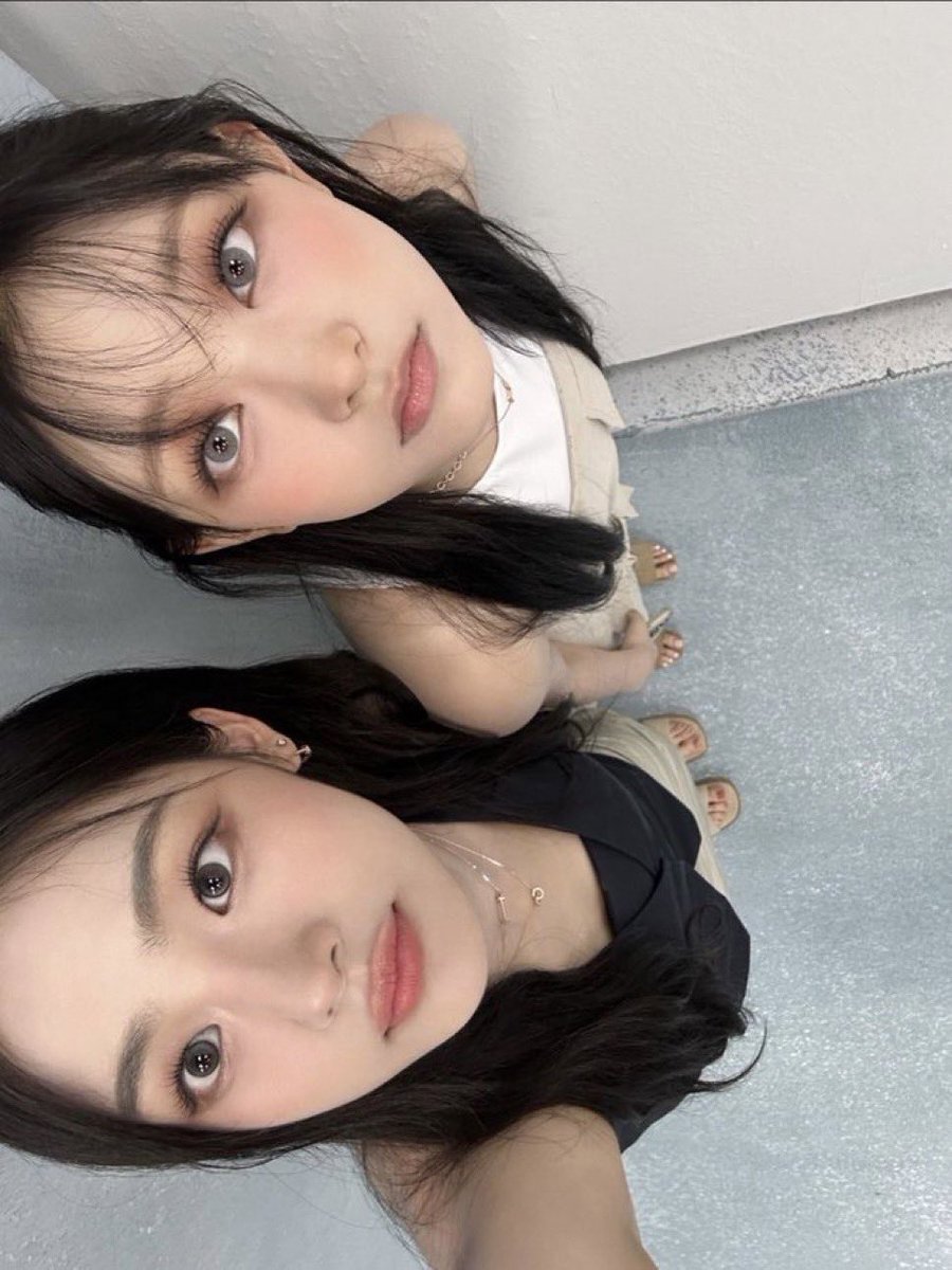 diamond_alphaz's tweet photo. 世界で一番かわいい美女が2人いるっていう画像です https://t.co/DKXsz8lG68