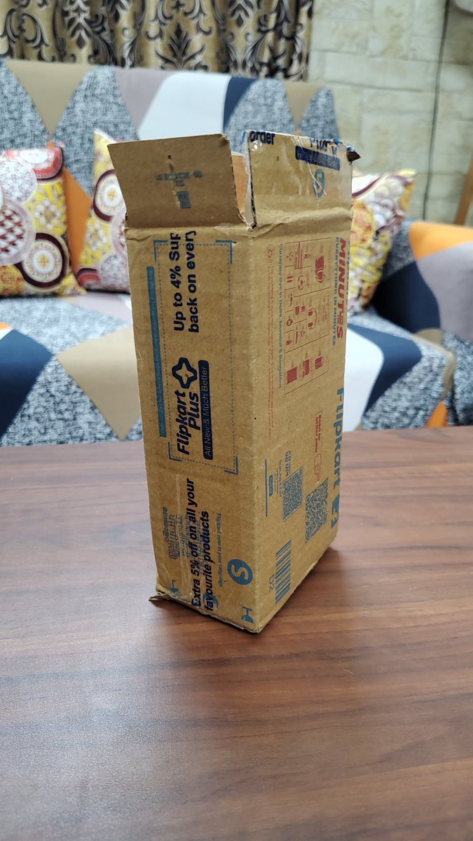aritratweets's tweet photo. Apparently this is the 59₹ (sometimes 99₹) secured packaging by @Flipkart . Just a plain cardboard box without any bubblewrap or waterproof material. Don't know how this is different from their normal packaging. It feels so wrong to accept this daylight robbery.
#flipkartScam https://t.co/Lf4NNTpAmC