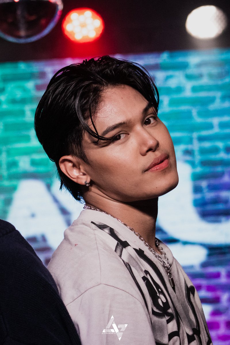 spicyglaze's tweet photo. HAPPY BIRTHDAYYYY @RJi_official ‼️🤝

SWABENG KAADLAWAN NI R-JI  
#ALAMAT #ALAMAT_RJI https://t.co/rcLISnW9de