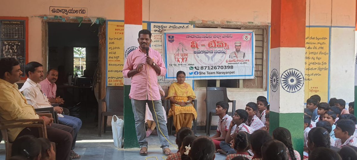 SPNARAYANPET's tweet photo. In #ZPHS_School of #Utkooru_Mandalam, #Chinnajatram villeage, #She_Team_Police conducted an awareness program for students about eve teasing, ragging, drugs, ganja, traffic laws, mischief caused by cell phone use, competitive exams,leadership qualities etc.
#SHE_TEAM_POLICE
#NRPT https://t.co/b8SIPwO4DD